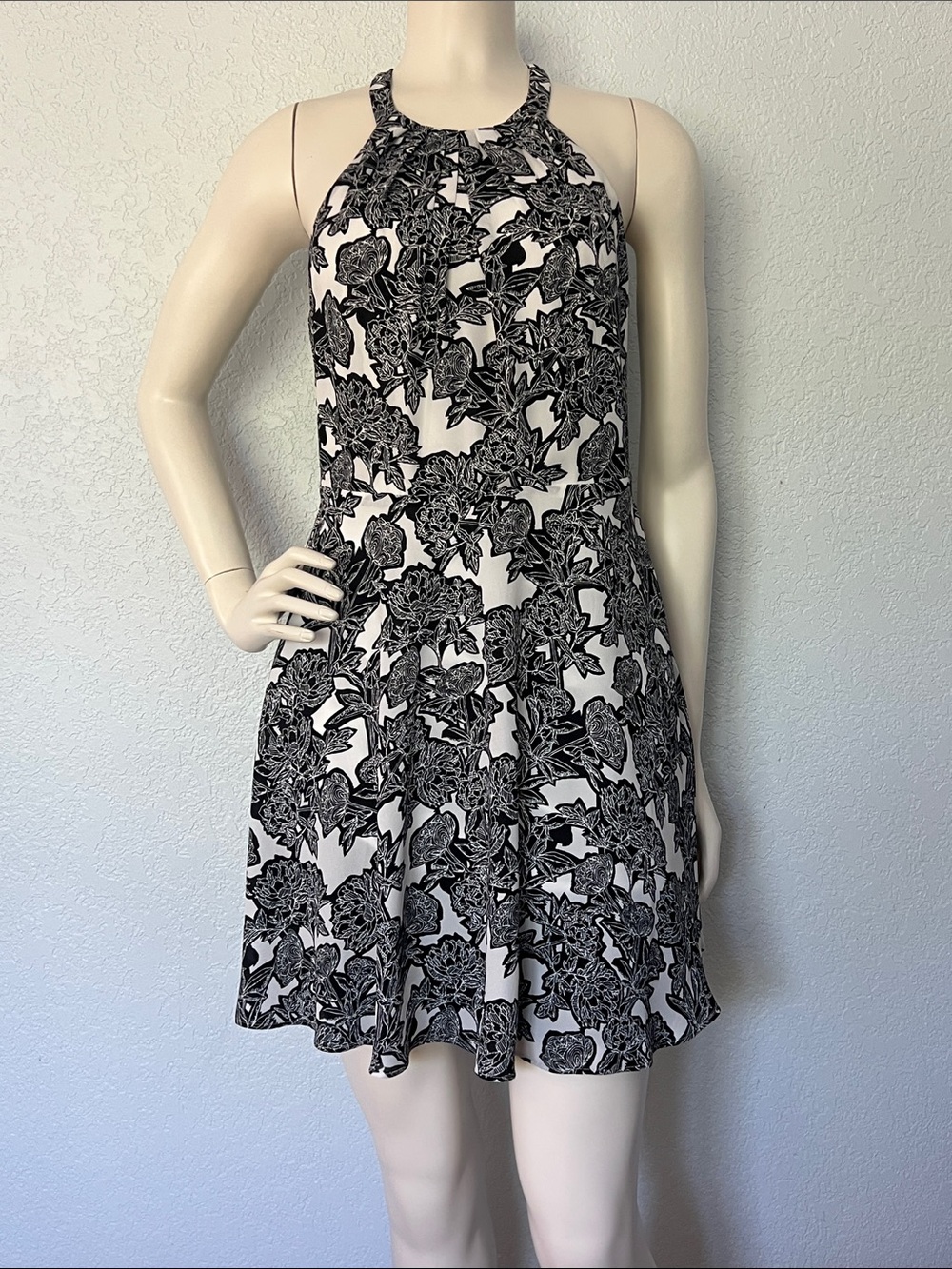 Floral Halter Fit Flare Dress Keyhole Back Black White Express Womens Size 4